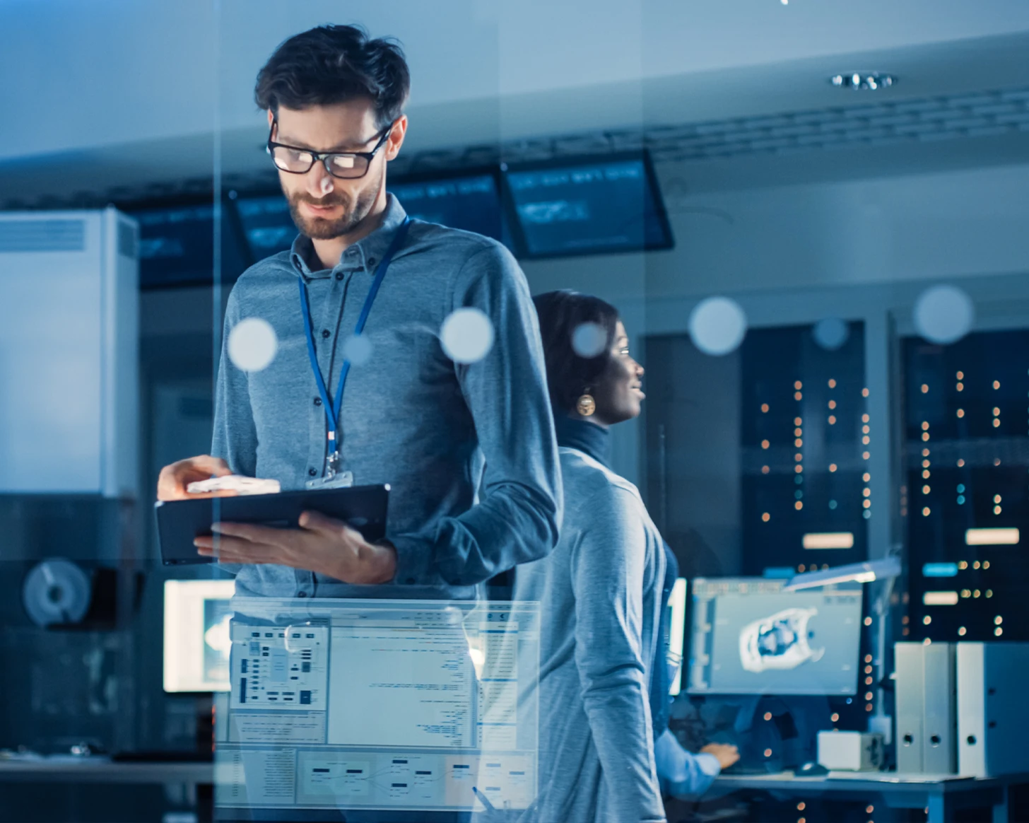 Diseñamos y desarrollamos Agentes de IA autónomos que ejecutan tareas complejas y se integran con tus sistemas (CRM, ERP), gestionan procesos y toman decisiones de negocio.